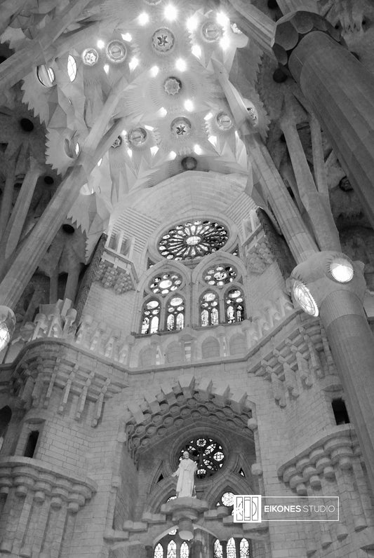 SAGRADA FAMILIA STAINED GLASS BW